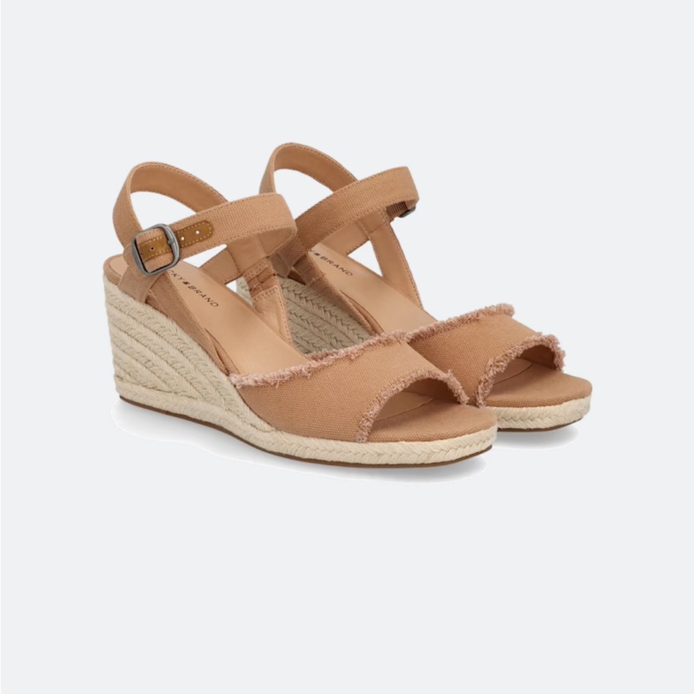 Lucky Brand Mindra Tan Wedge Sandals with Open Toe and Buckle Closure NEW